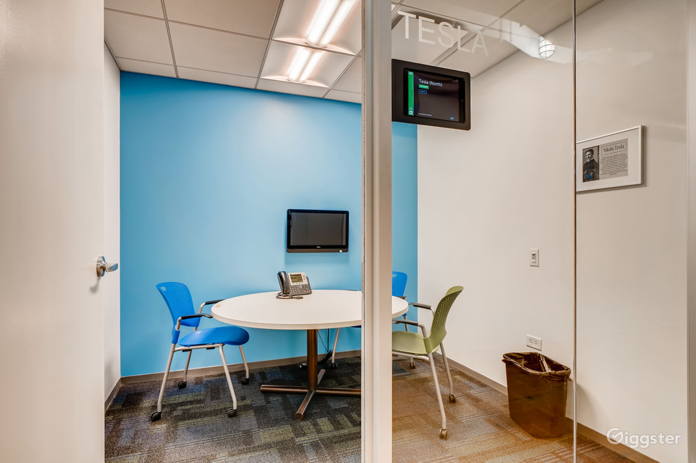 Hybrid Team Space Zoom Enabled Huddle Room Rent this location on
