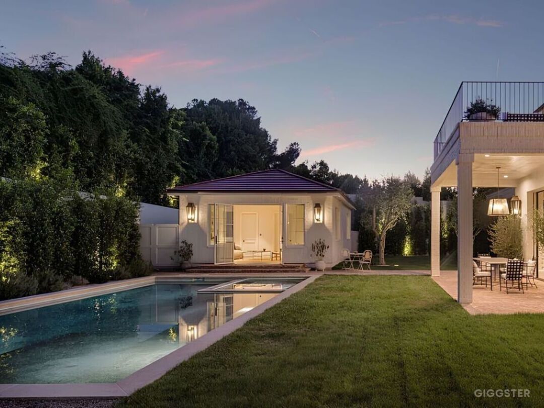 Luxe Lap Pool with Jacuzzi &amp; Expansive Lawn Photo 3