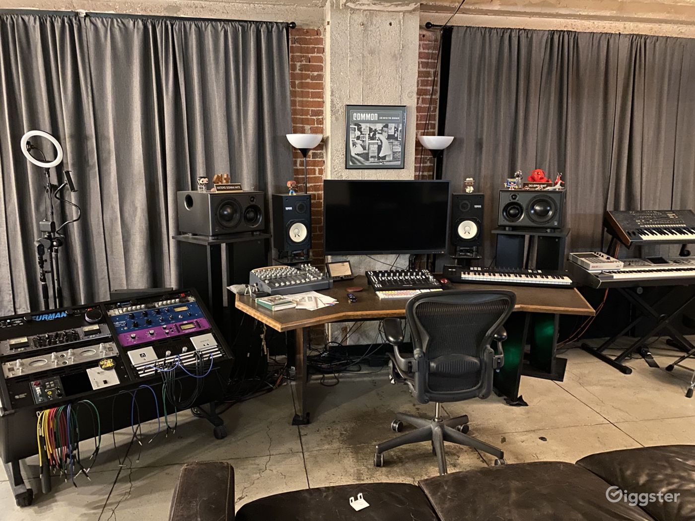 Downtown Loft with Recording Studio Rent this location on Giggster