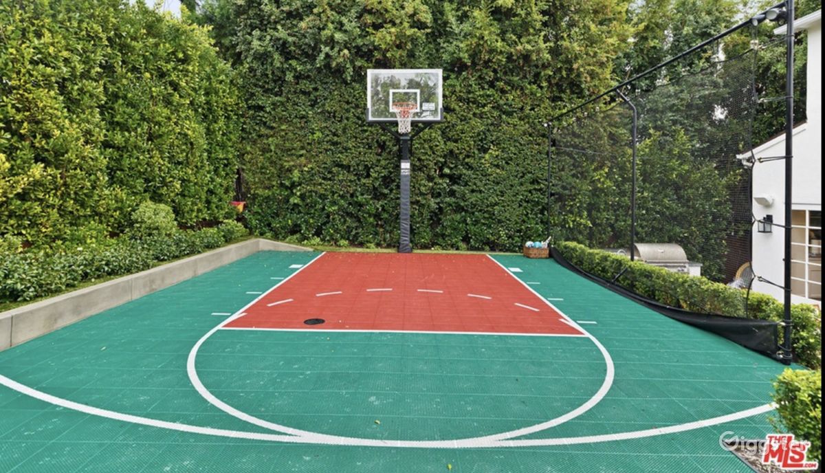 Perfect Cape Cod Americana in Cheviot Hills Rent this location on