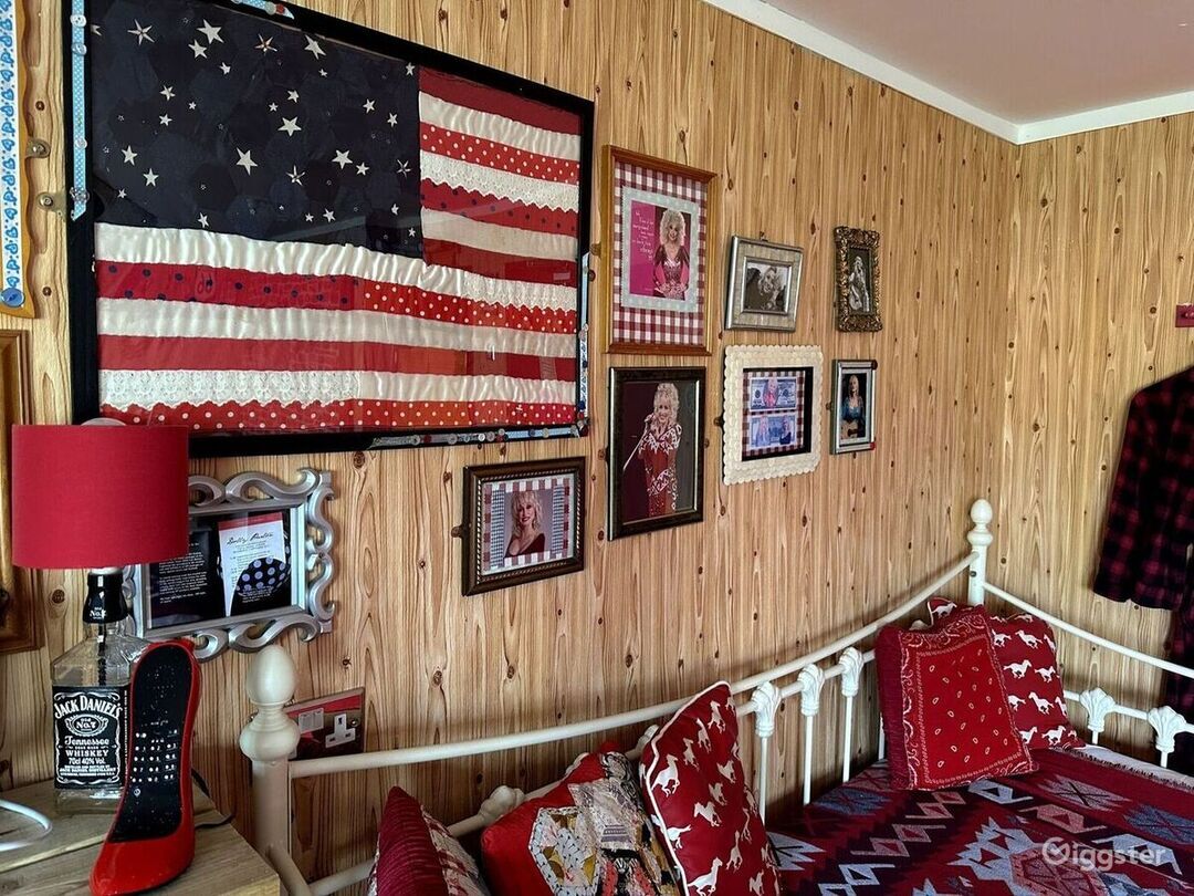American Themed Bedroom Rent Dolly PartonInspired Space Giggster
