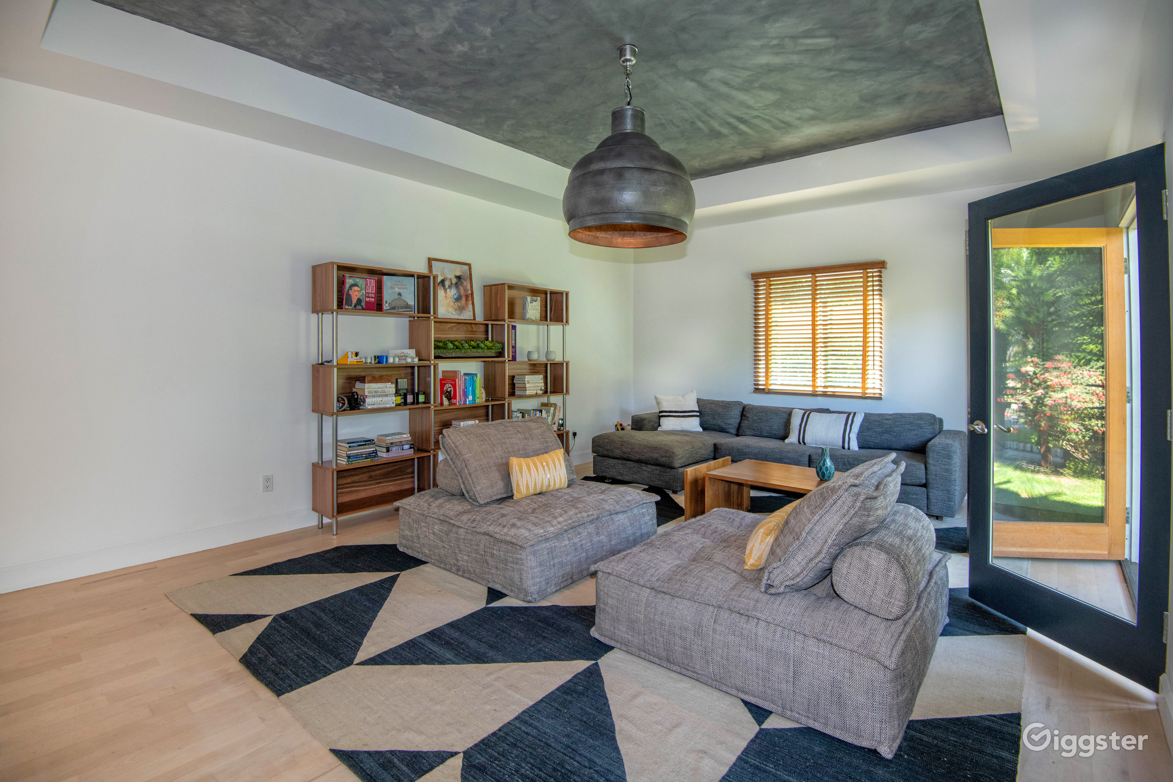 Modern and Homey House in the Heart of Venice Rent this location on