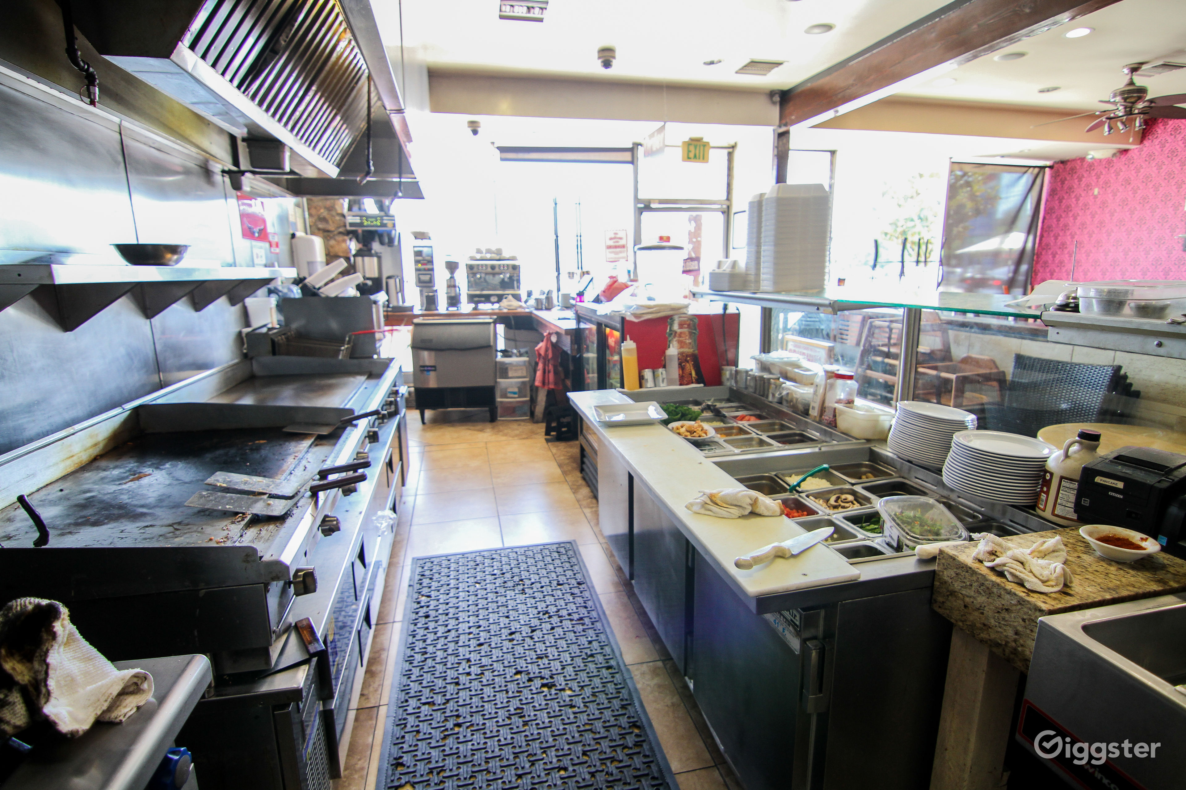 Cafeteriastyle Restaurant with open kitchen Rent this location on
