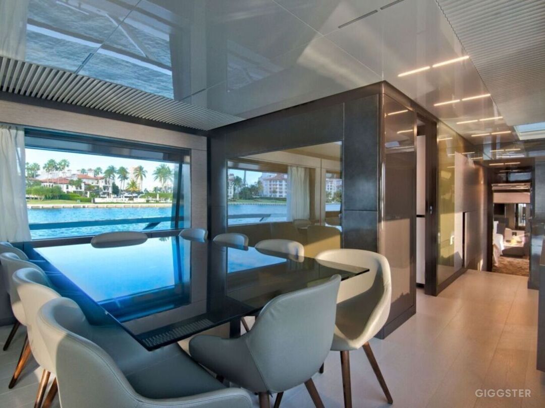 92’ FERRETTI YACHT Photo 3