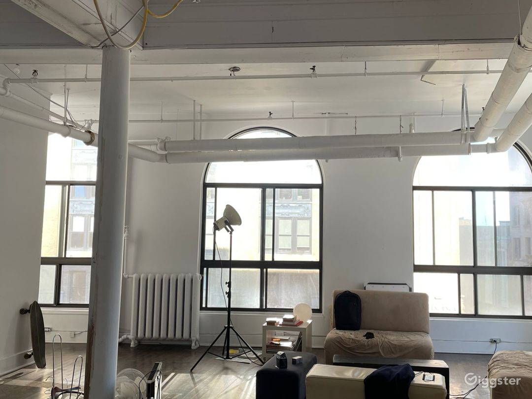  Bright & large studio loft in historic building 