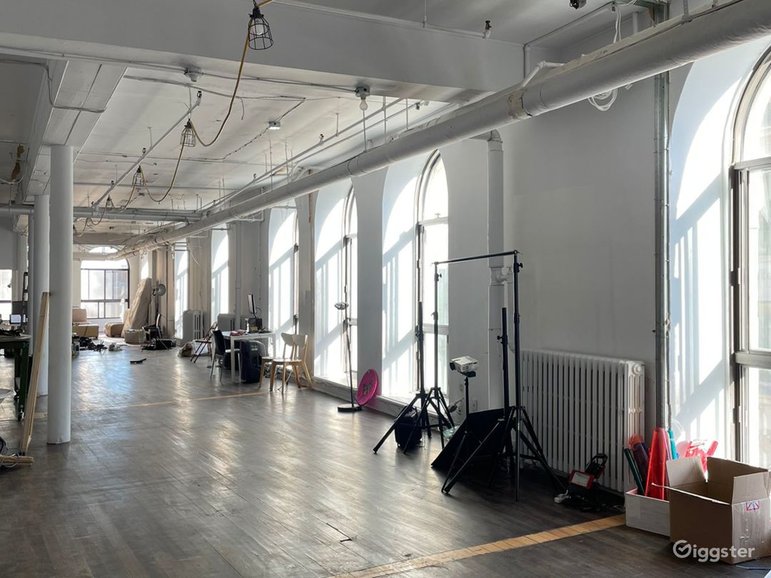  Bright & large studio loft in historic building 
