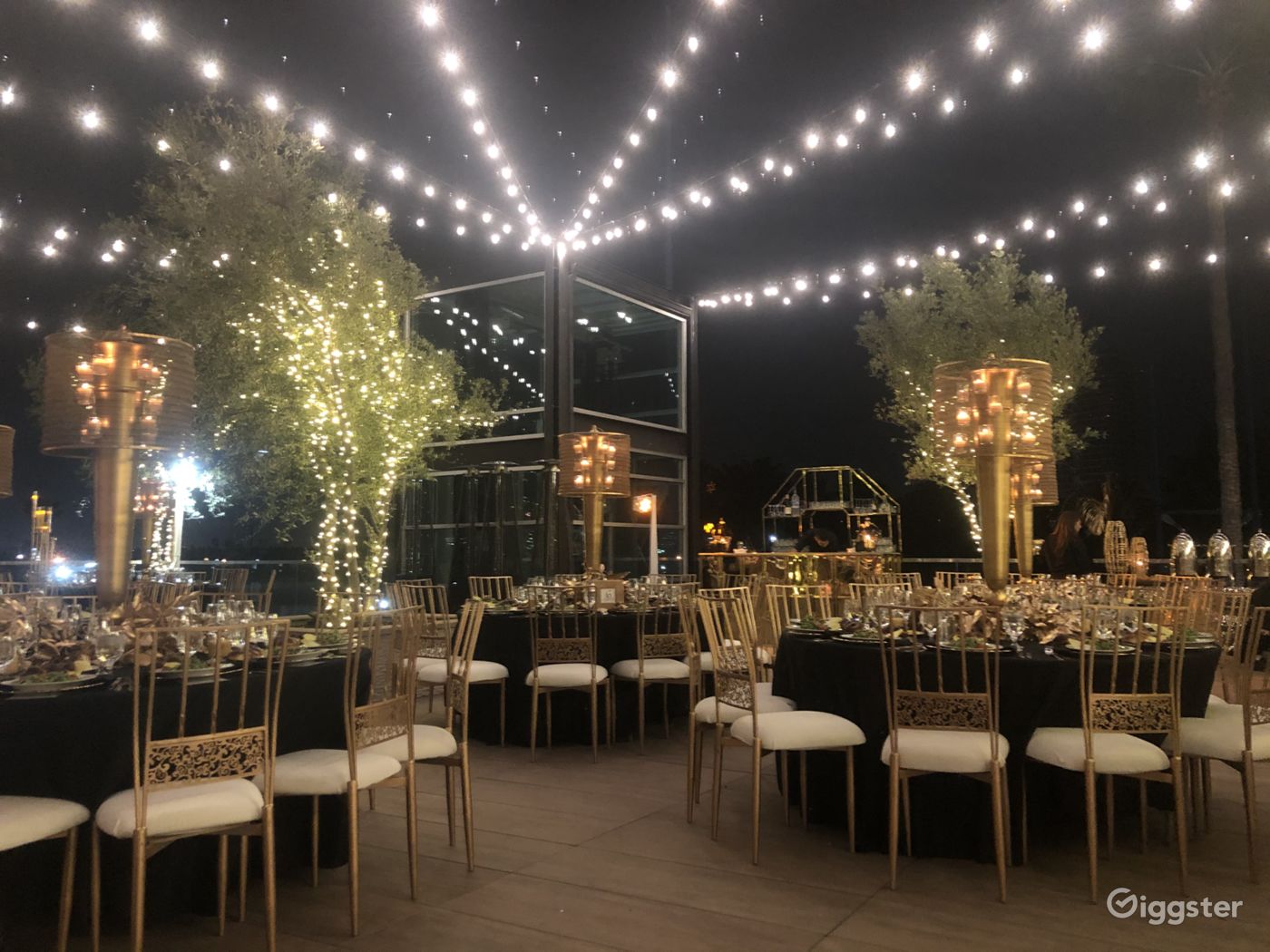 Indoor/Outdoor Culver City Rooftop Event space Rent this location on