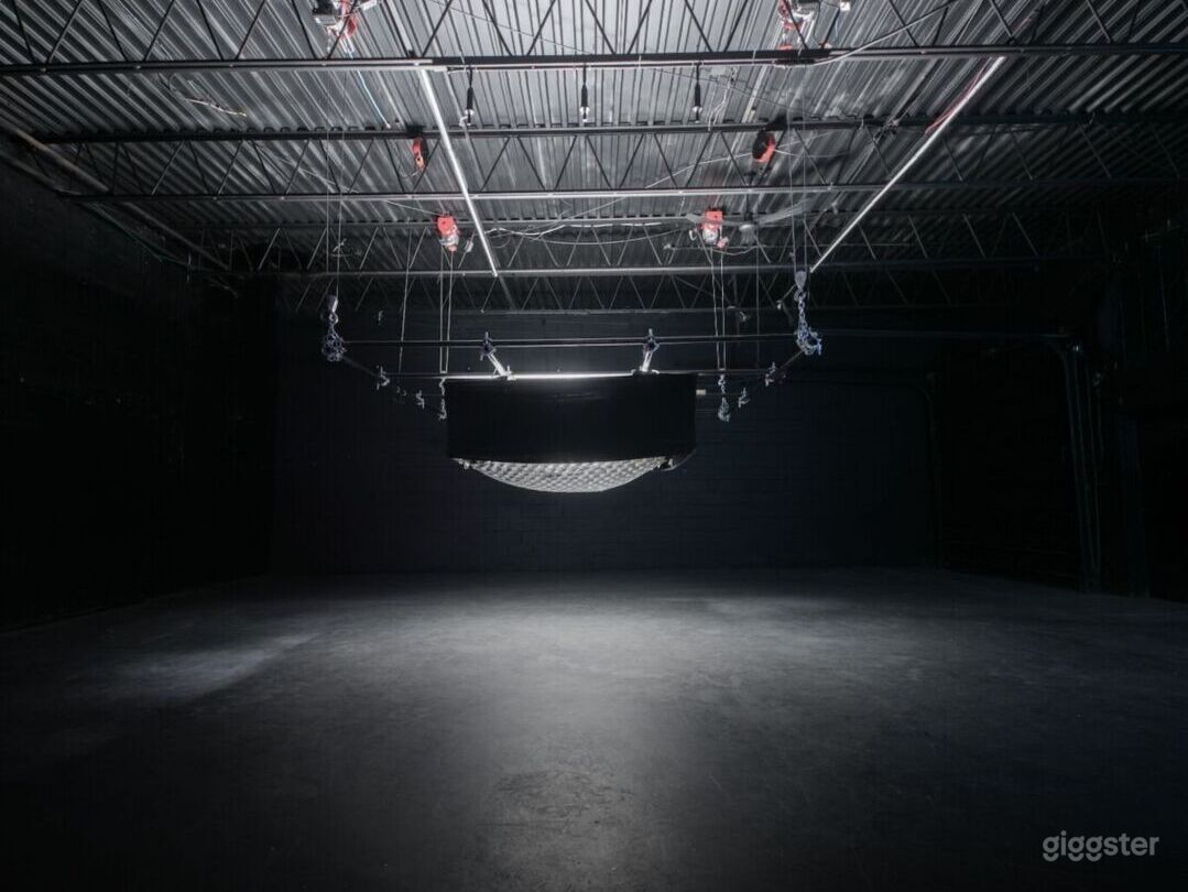 Private party warehouse Cap 300+ VIP Central Photo 3