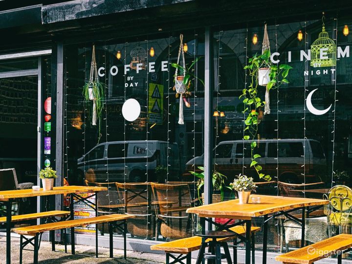 A Cosy Coffee shop in the heart of Swansea Rent this location on Giggster