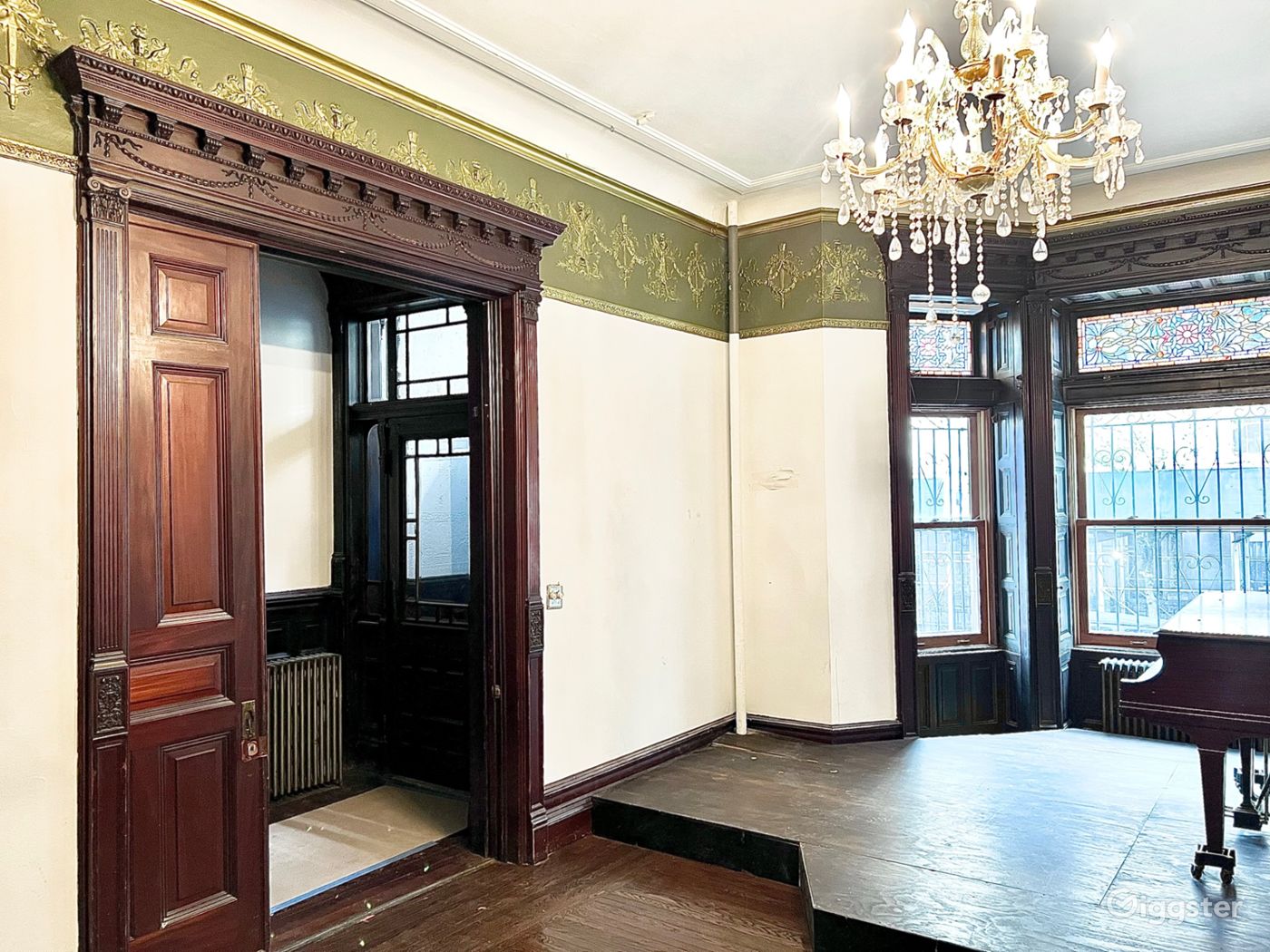 Elegantly preserved, traditional Harlem Townhouse! Rent this location on Giggster