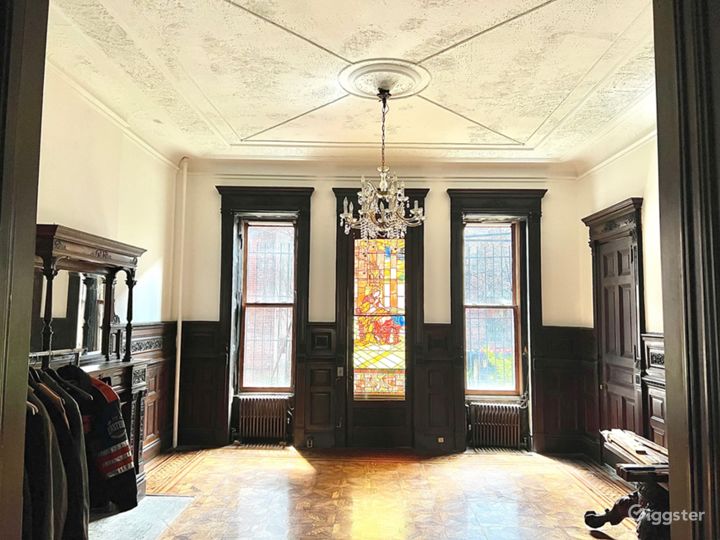 Elegantly preserved, traditional Harlem Townhouse! Rent this location