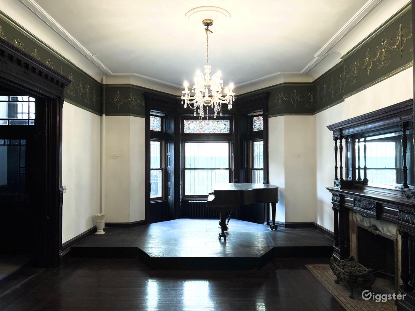 Elegantly preserved, traditional Harlem Townhouse! Rent this location on Giggster
