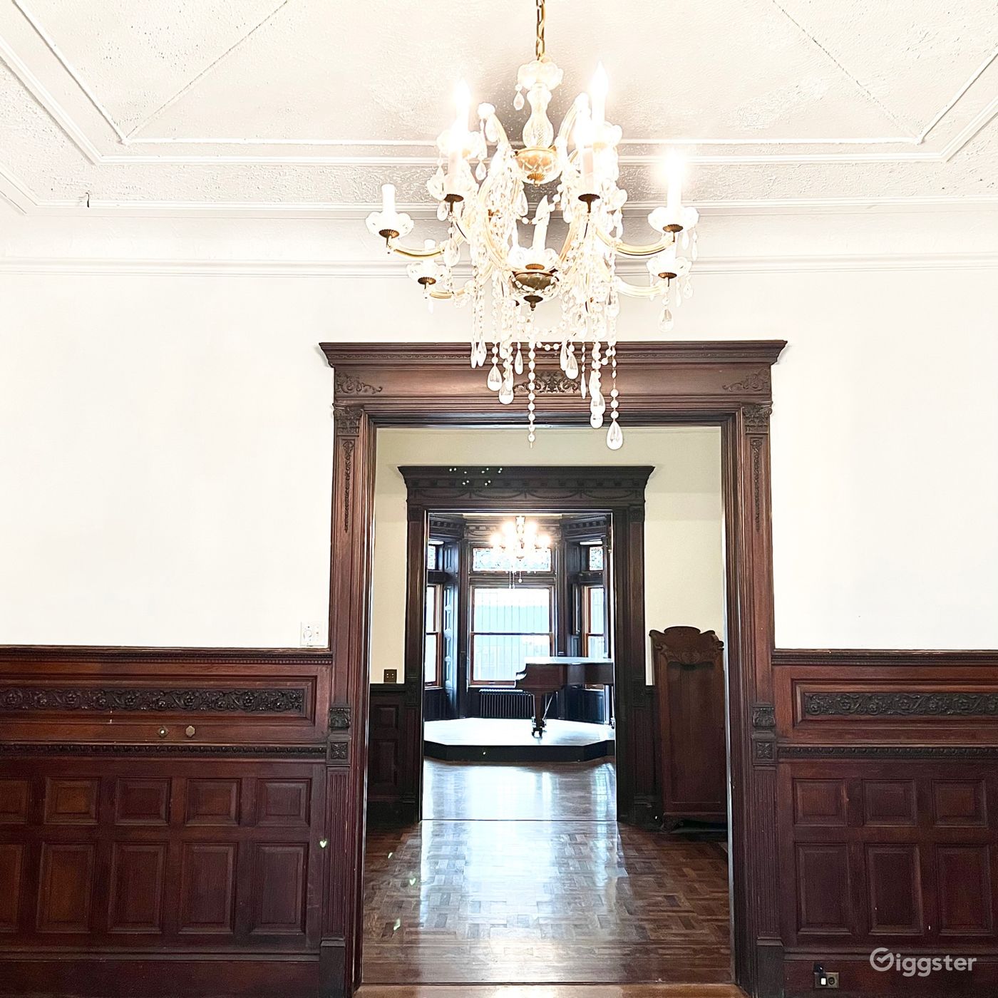 Elegantly preserved, traditional Harlem Townhouse! Rent this location on Giggster