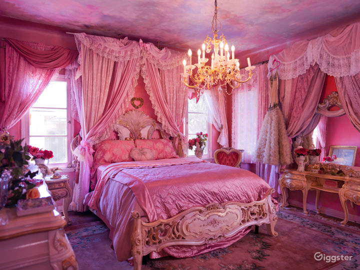 A dreamy lifesized Dollhouse Rent this location on Giggster