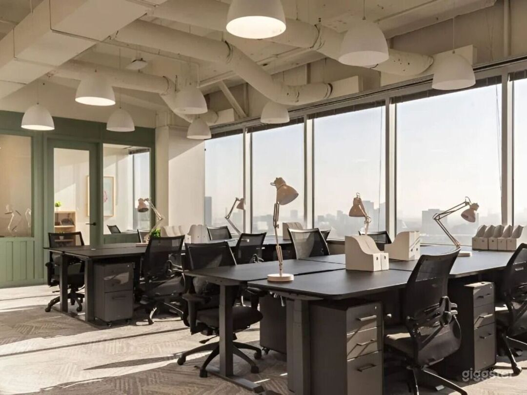 Premium High-Rise Coworking Space with Panoramic City Views in Uptown Houston Photo 2