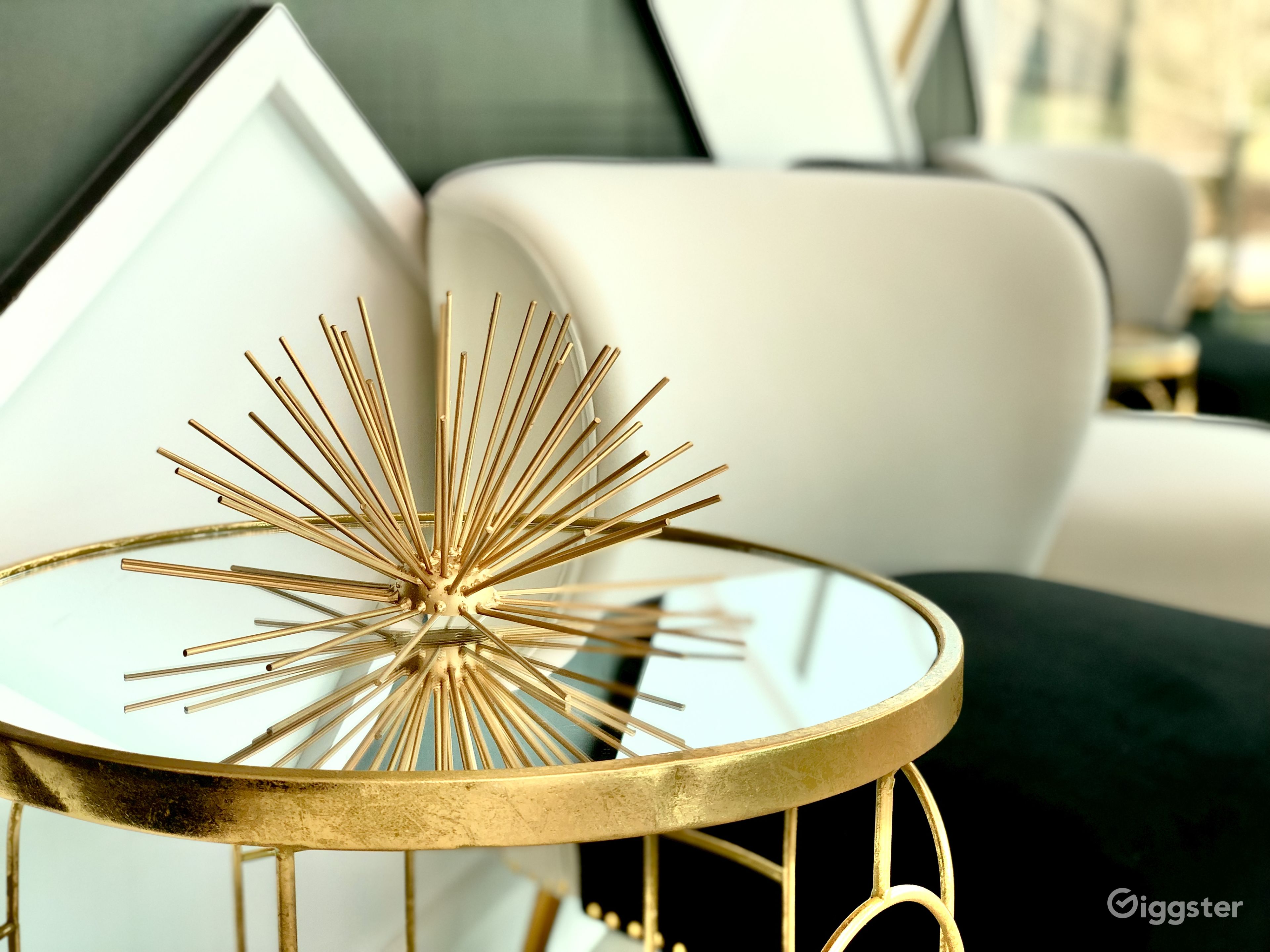 Luxury Office Space On Top Floor! | Rent this location on Giggster - Office Spaces On Top Floor