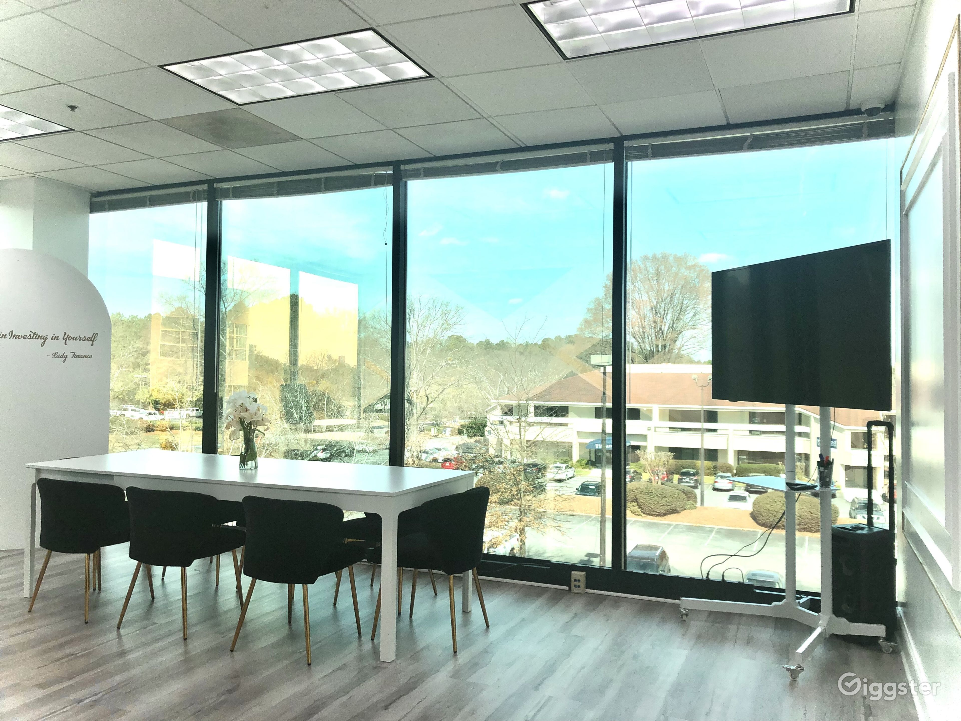 Picture of Luxury Office Space On Top Floor! | Rent this location on Giggster