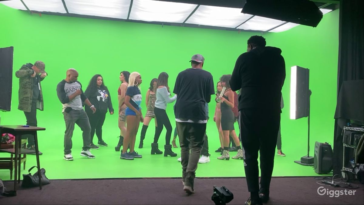 Green Screen Stage Music Videos, Teleprompter Rent this location on