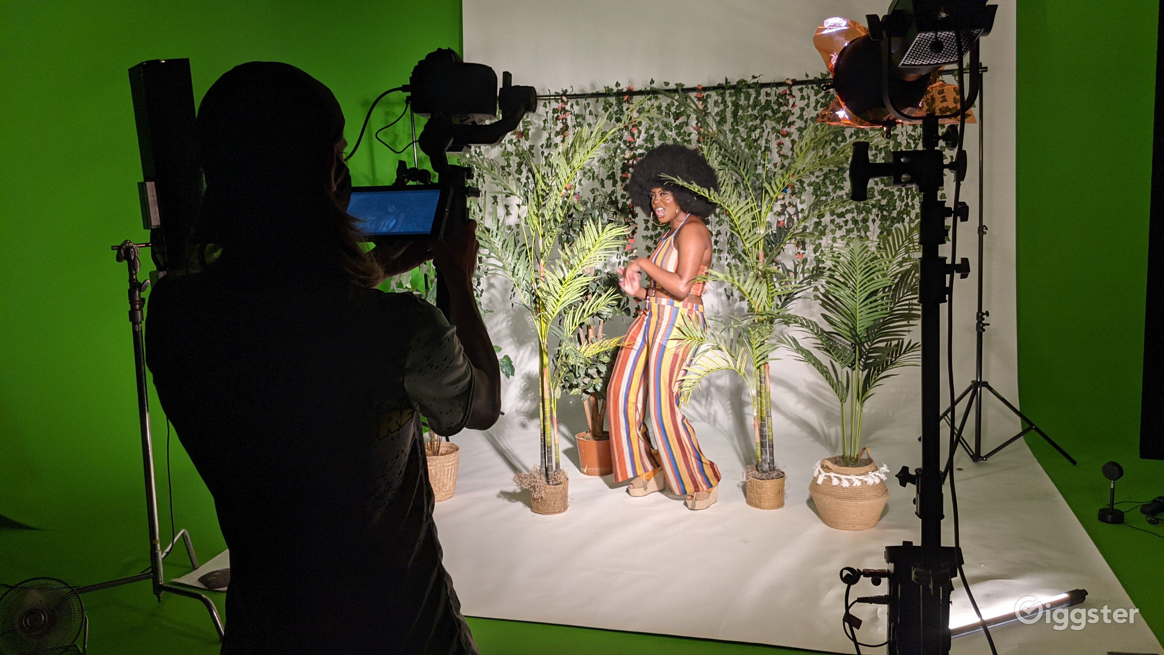 Green Screen Stage Music Videos, Teleprompter Rent this location on