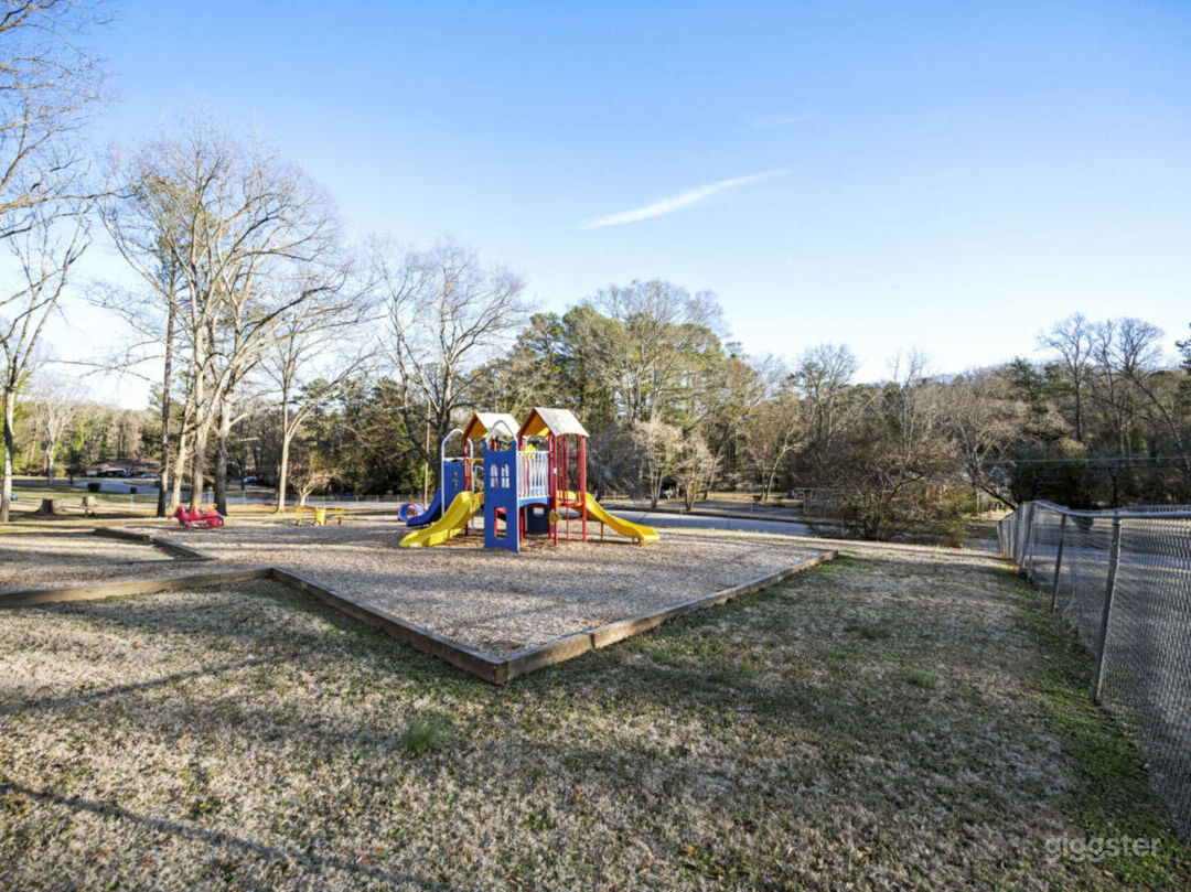 Spacious 2-Acre Venue w/ Playgrounds &amp; Kitchen Photo 3