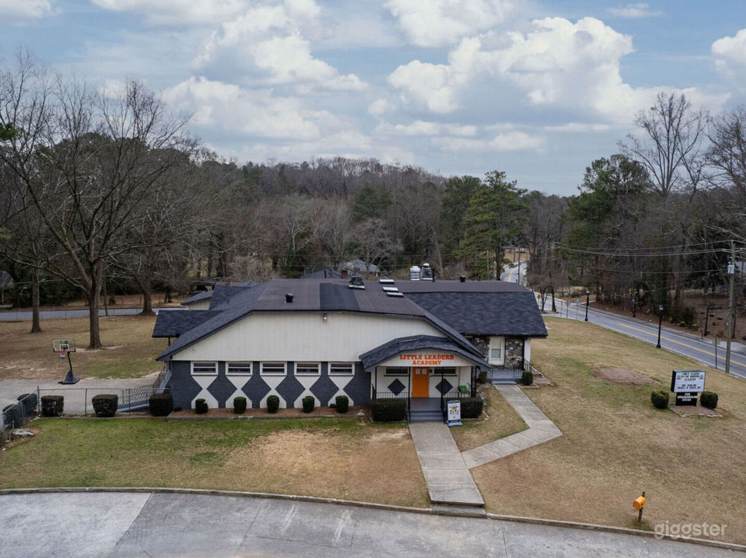 Spacious 2-Acre Venue w/ Playgrounds &amp; Kitchen Photo 1