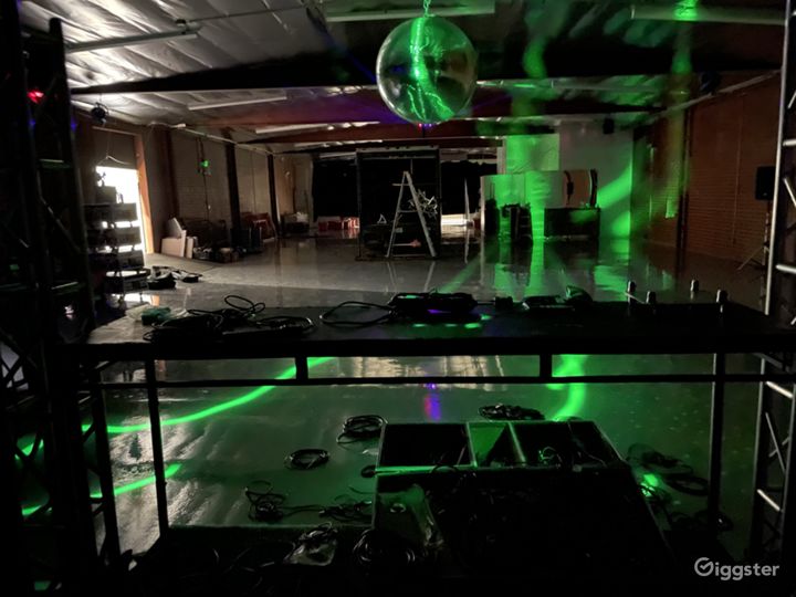 Massive Entertainment Venue Near USC Rent this location on Giggster