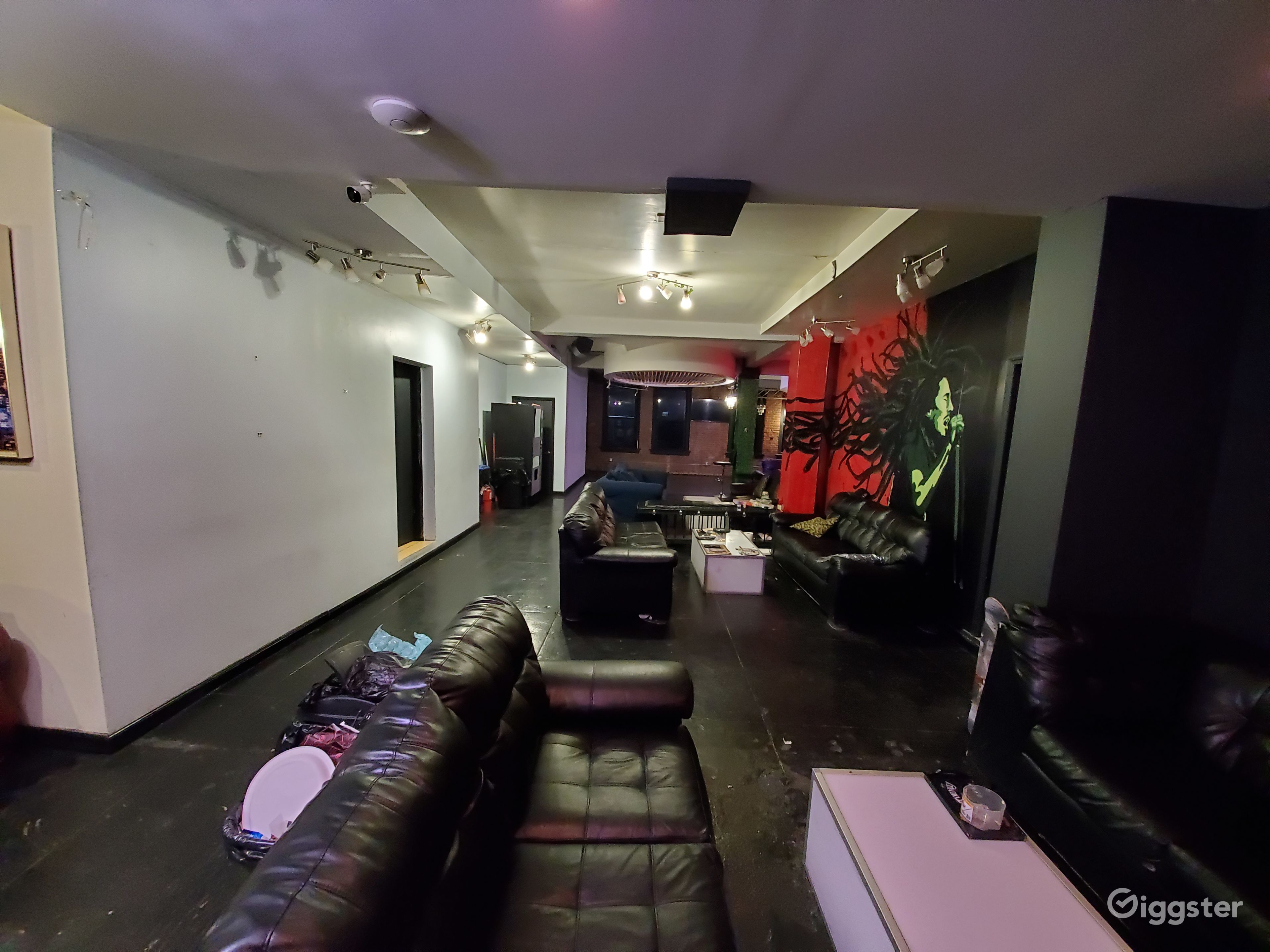 Private Film / Photo / Recording Studio in Midtown Rent this location on Giggster