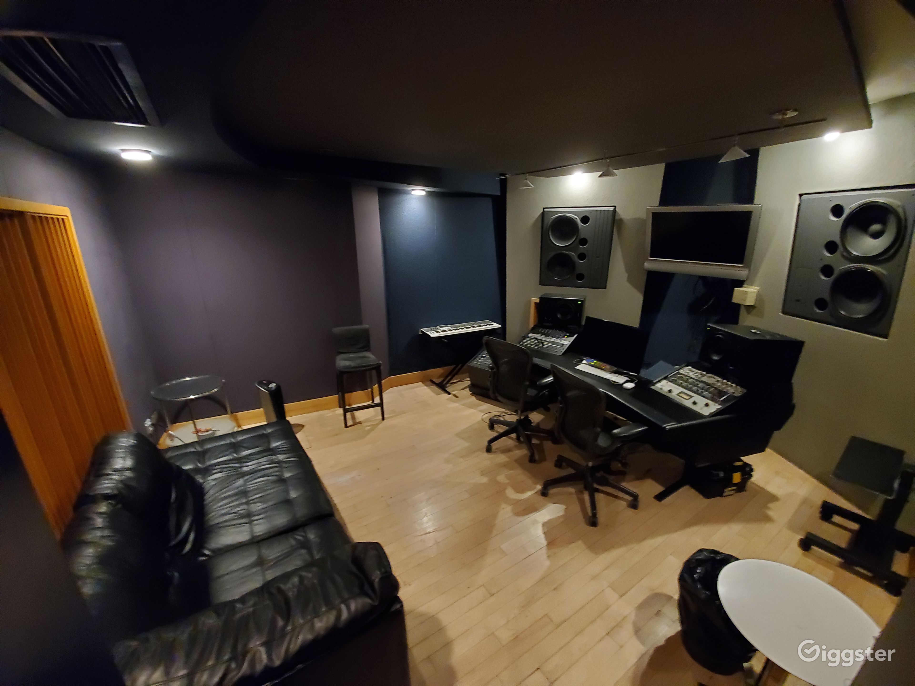 Private Film / Photo / Recording Studio in Midtown Rent this location on Giggster