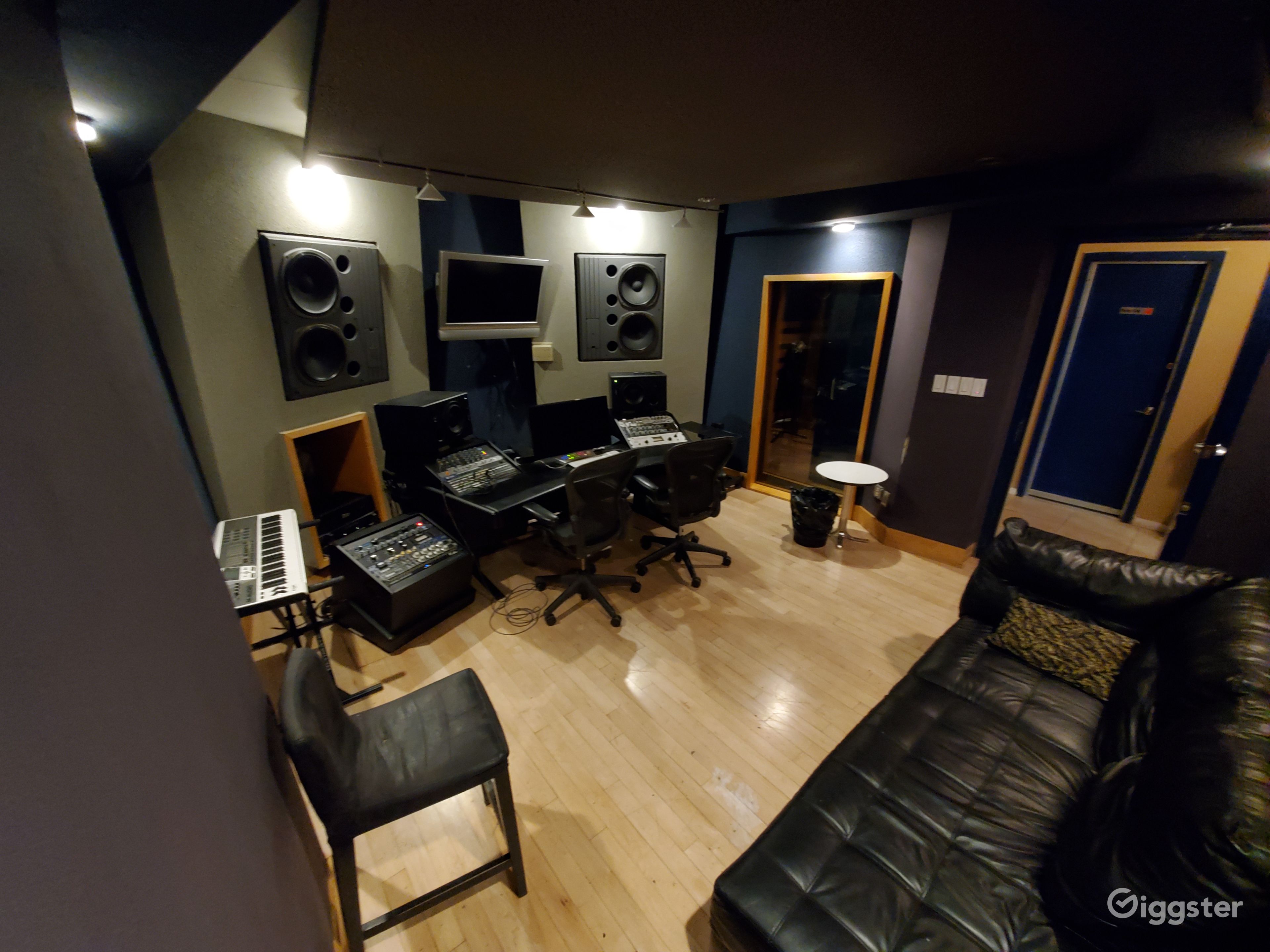 Private Film / Photo / Recording Studio in Midtown Rent this location on Giggster