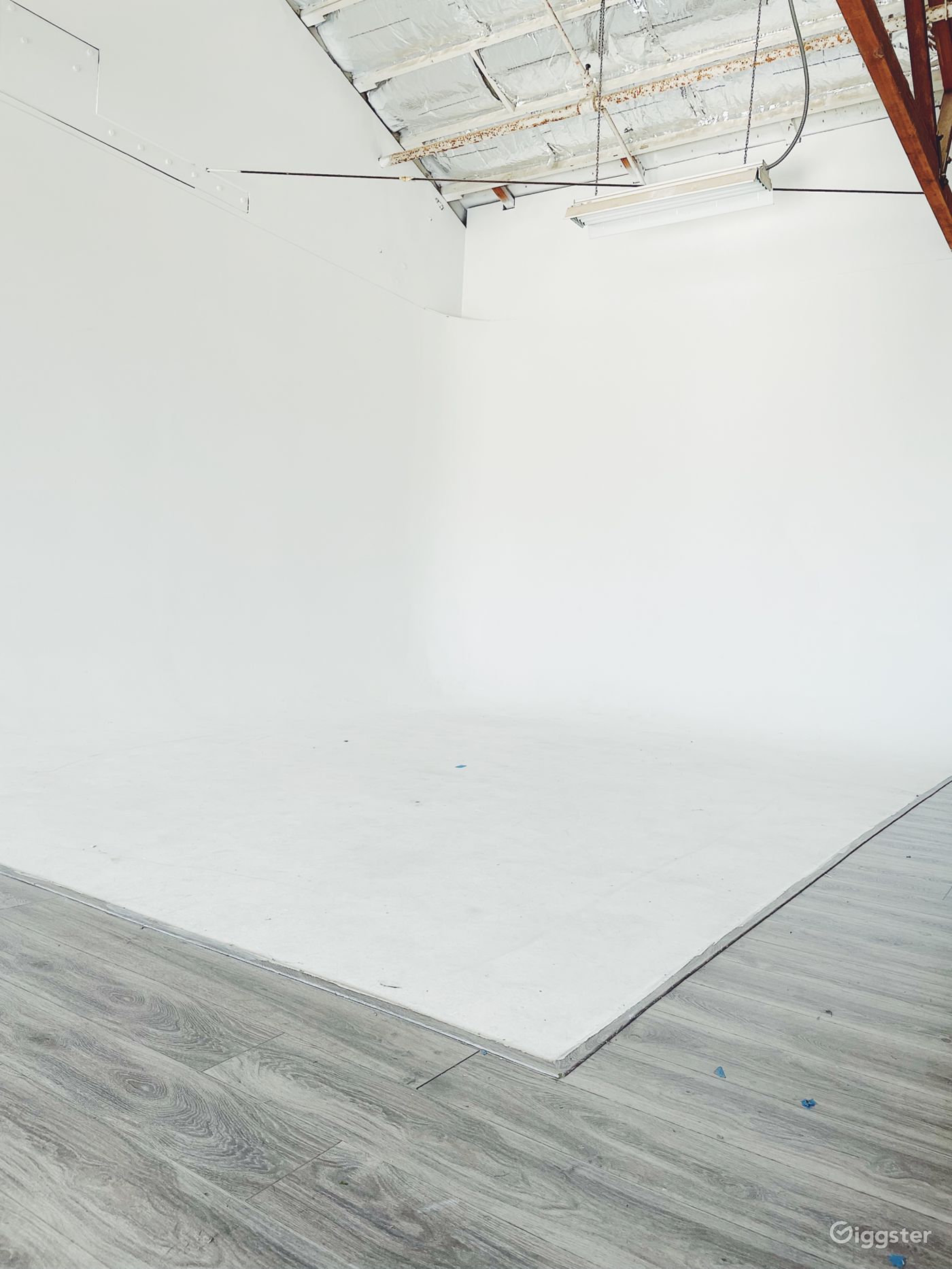 Large Open Emeryville Studio Space Cycle Wall Rent this location on