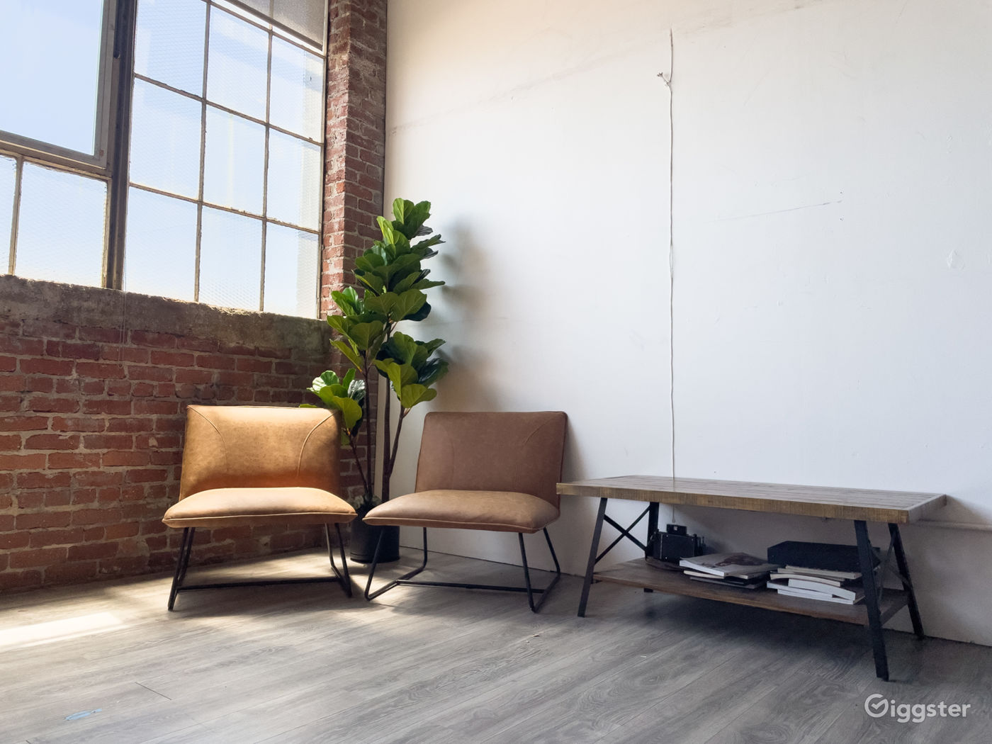 Large Open Emeryville Studio Space Cycle Wall Rent this location on