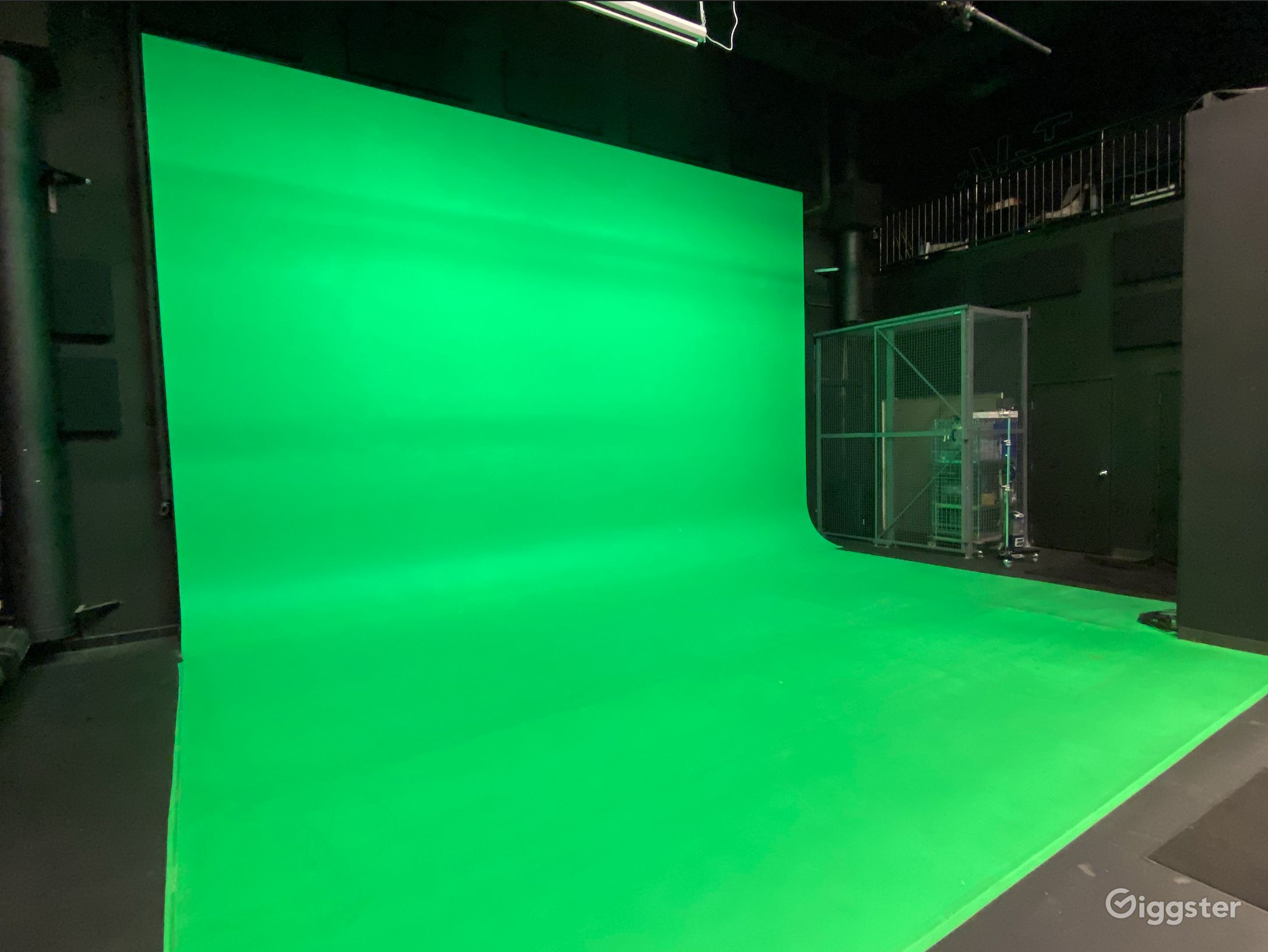 LED Video Wall/ Green Screen Studio Rent this location on Giggster