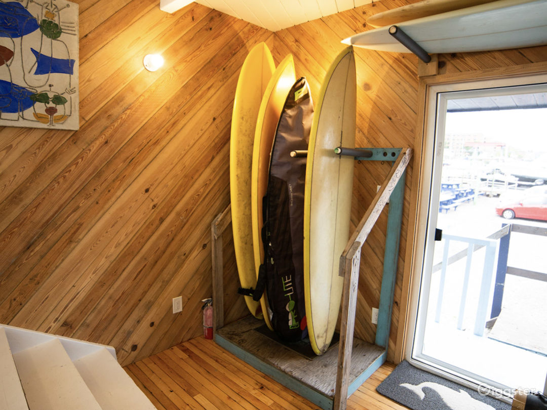 Renovated Houseboat Rent this location on Giggster