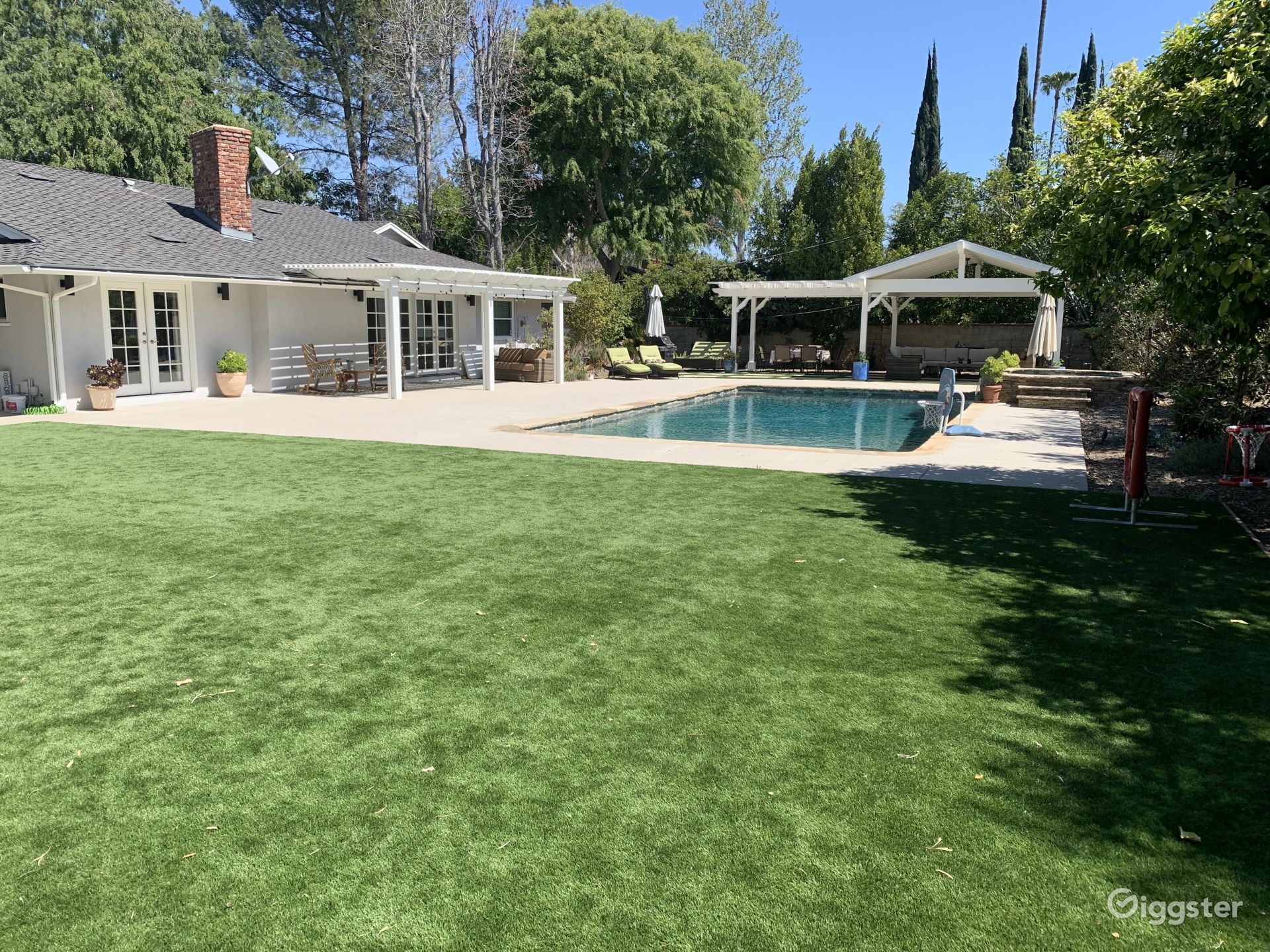 Encino Ranch Style Home on 1/2 acre Rent this location on Giggster