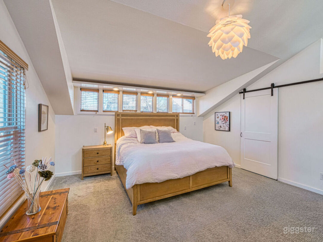 Modern Farmhouse with Abundant Natural Light Photo 2