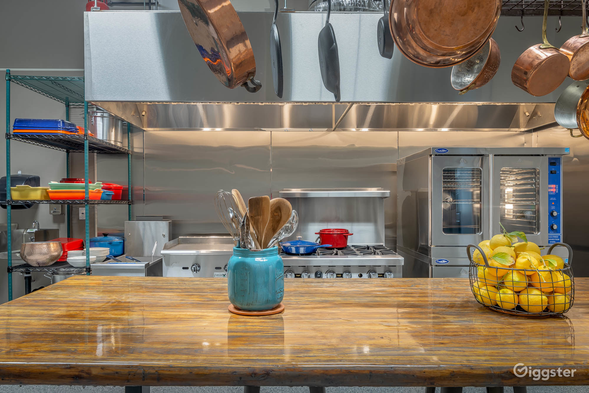 Commercial Kitchen for filming and photo shoot Rent this location on