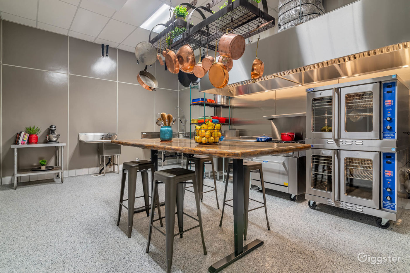 Commercial Kitchen for filming and photo shoot Rent this location on