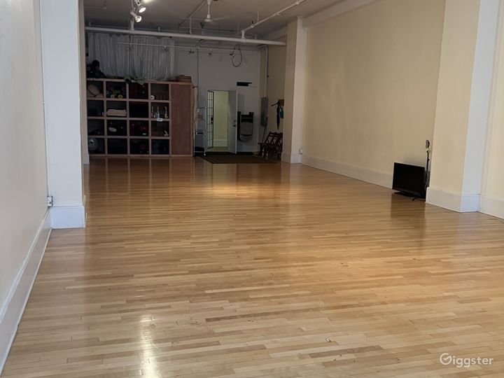 1000 SQFT Intimate Studio in Montreal Rent this location on Giggster
