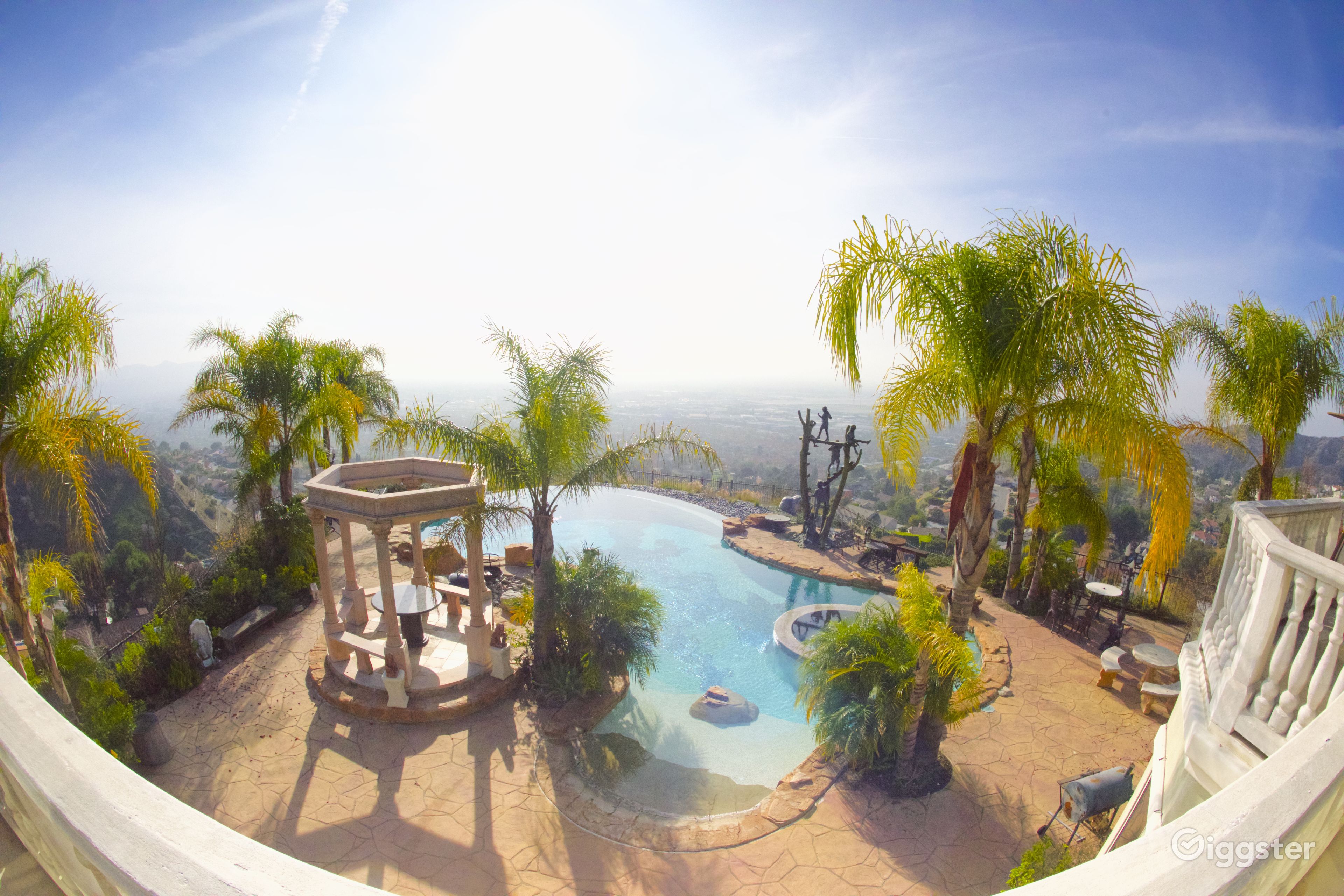 Luxury Burbank Mansion w/infinity pool & city view Luxury Burbank Mansion w/infinity pool & city view