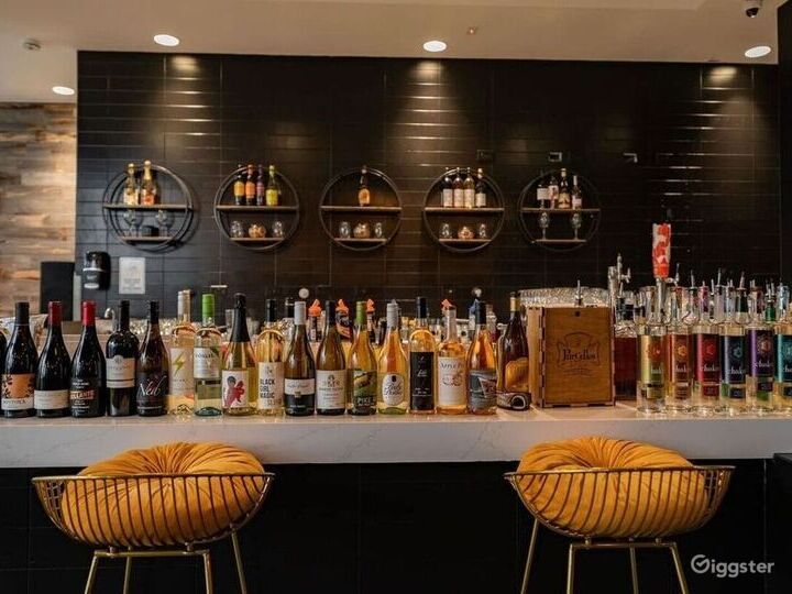 Upscale Wine Bar in Downtown Tempe Rent this location on Giggster
