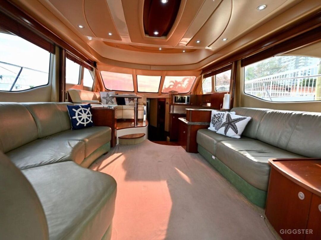 55′ SEA RAY FLYBRIDGE SEDAN YACHT Photo 2