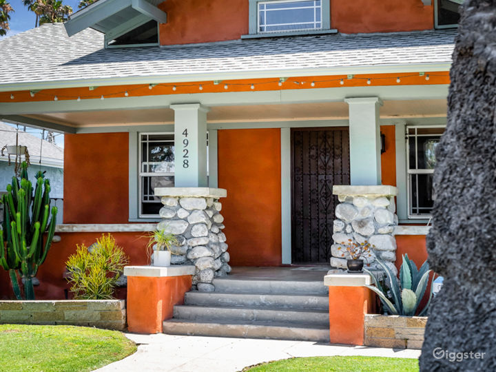 ORANGE CRAFTSMAN HOME IN LEIMERT PARK Rent this location on Giggster