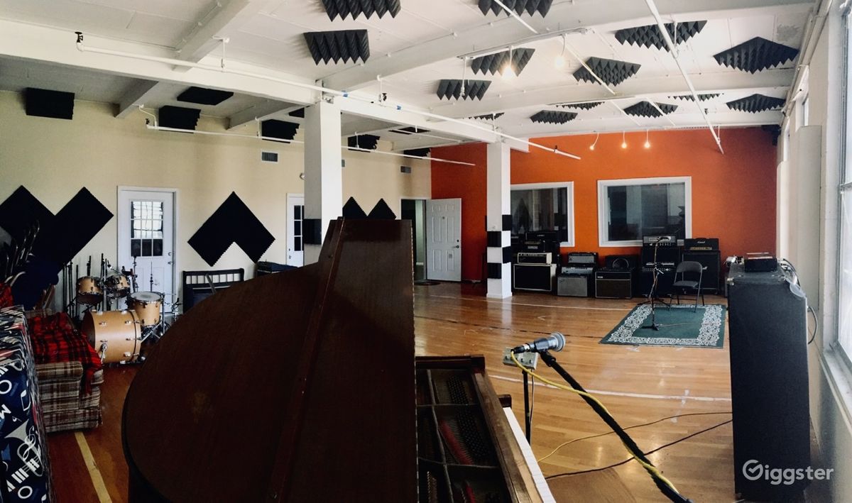 Recording Studio, Loft/Industrial/Natural Lighting Rent this location