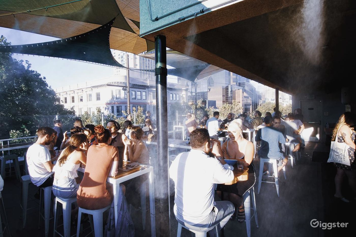 Intimate Rooftop Bar in Downtown Sacramento Rent this location on
