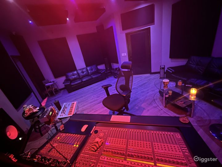 Toronto Recording Studio 3 isolated booths Rent this location on