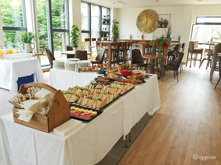 Victorian/Art deco church and airy coffee house Rent this location on