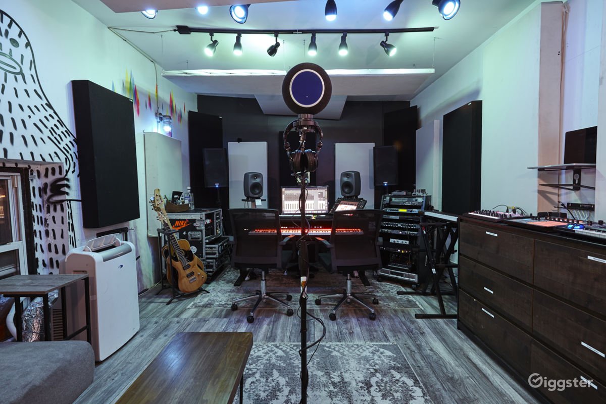 洋楽 Songs in a Small Room gallery_1.jpeg