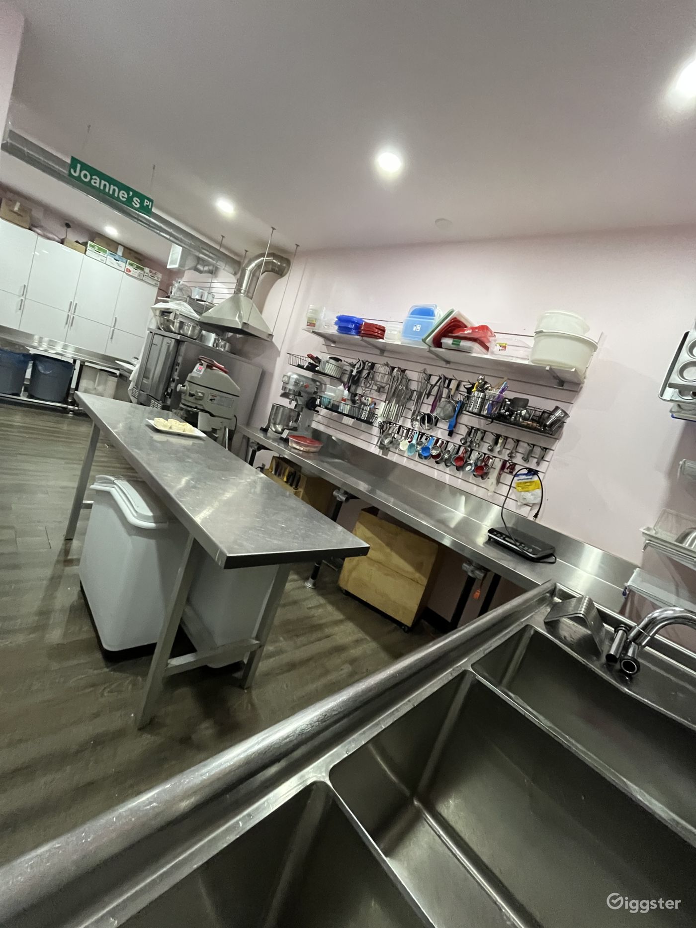 Elegant and Bright Bakery/Cafe in Hamilton Rent this location on Giggster