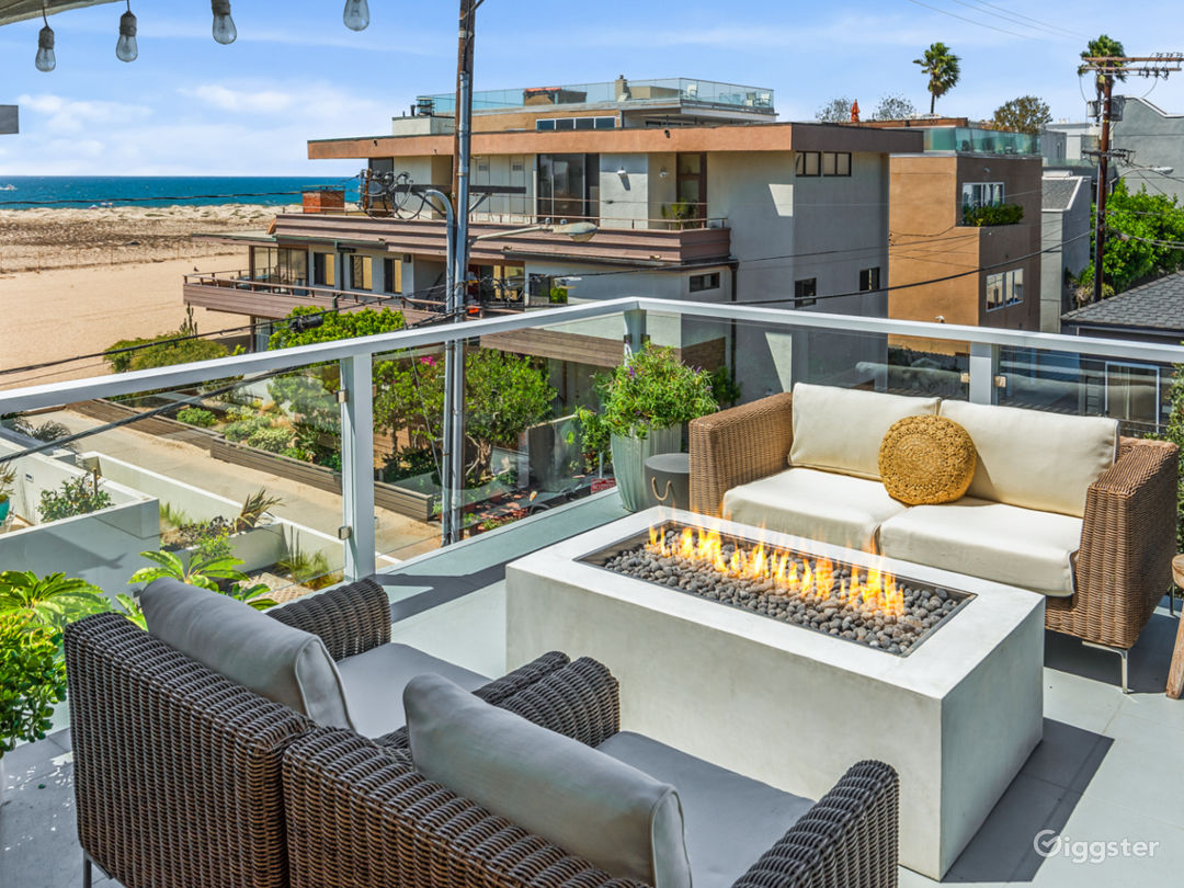  Luxury Beach House with Stunning Views 