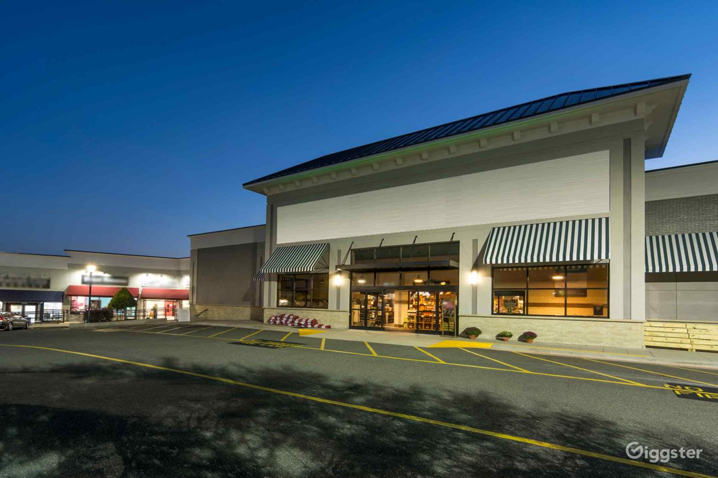 Huge Shopping Center in Raleigh Rent this location on Giggster